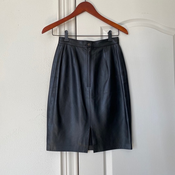 Genuine Leather Skirt in perfect condition - Picture 2 of 3